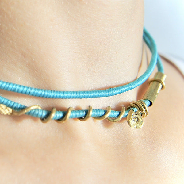 BLUE CHOCKER